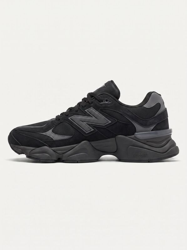 1. Sneakers logata Nero New Balance g90602ql