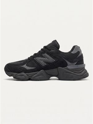 1. Sneakers logata Nero