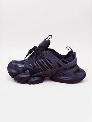 1. Sneakers Nero