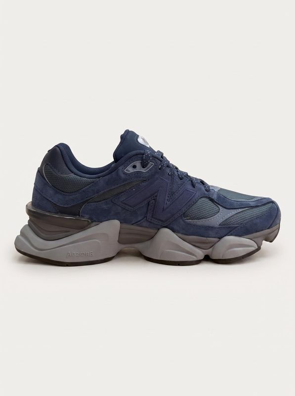 2. Sneakers logato Blu New Balance u906023d