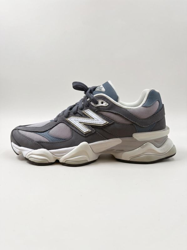 1. Sneakers logata Viola-Bianco New Balance u9060528
