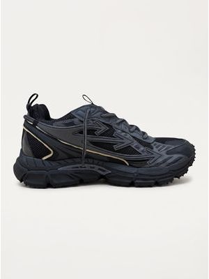2. Sneakers Nero