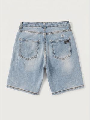 2. Bermuda con strappi Jeans