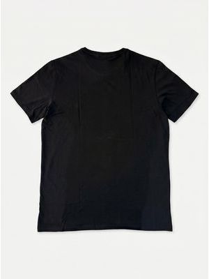 2. Solid color T-shirt with logo Black