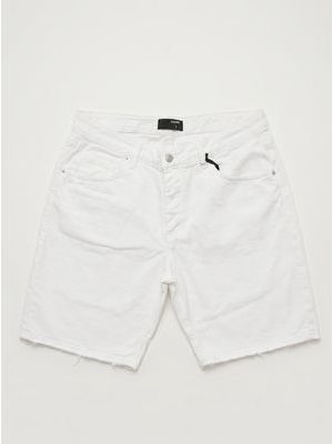 1. Solid color Bermuda shorts White
