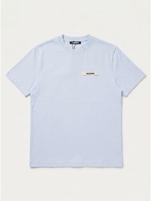 1. Solid color T-shirt Celeste
