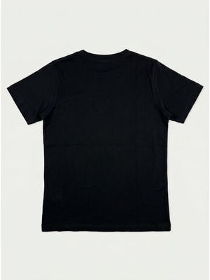 2. Solid color T-shirt Black