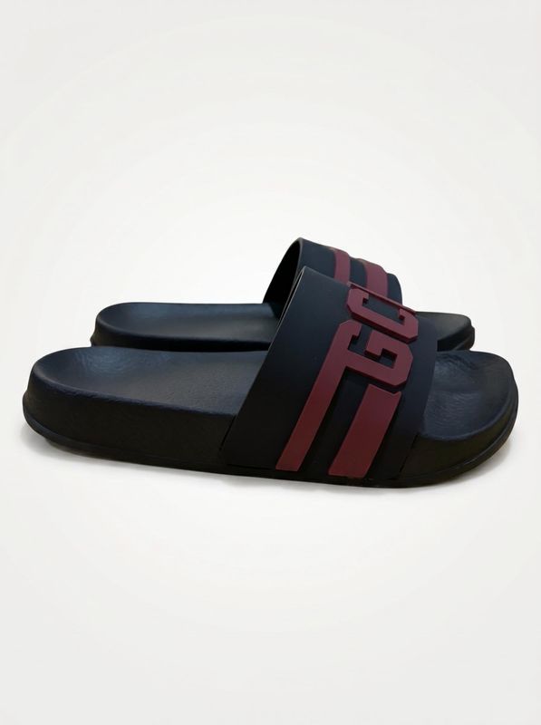 2. Ciabatte con fascia Nero-Rosso GCDS gck112b