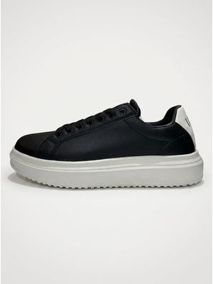 1. Sneakers logate Nero
