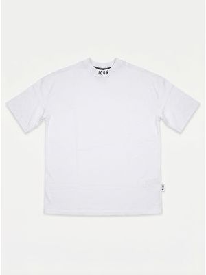1. Solid color T-shirt with logo White