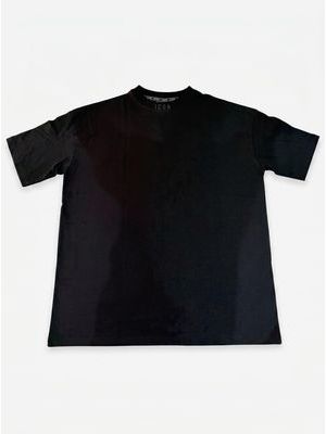 1. Solid color T-shirt with logo Black